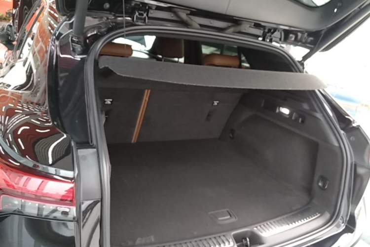 Used Buick Envision 2020 Encore GX S 652T Two-Wheel-Drive Limited-Edition S Sport Version Trunk