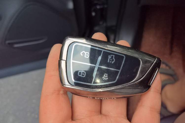 Used Buick Envision 2020 Encore S 652T Four-Wheel Drive Luxury Model Vehicle Key