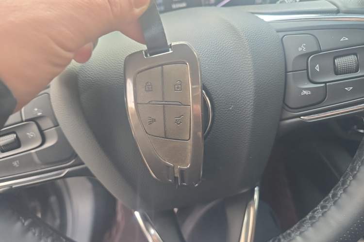 Used Buick Envision 2020 Encore S 652T Four-Wheel Drive Luxury Model Vehicle Key