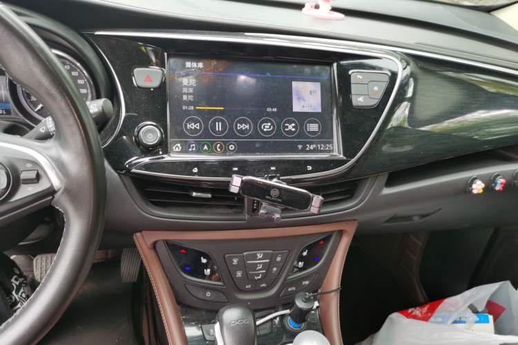 Used Buick Envision 2020 20T Two-Wheel Drive Luxury Model Audio And AC Panel