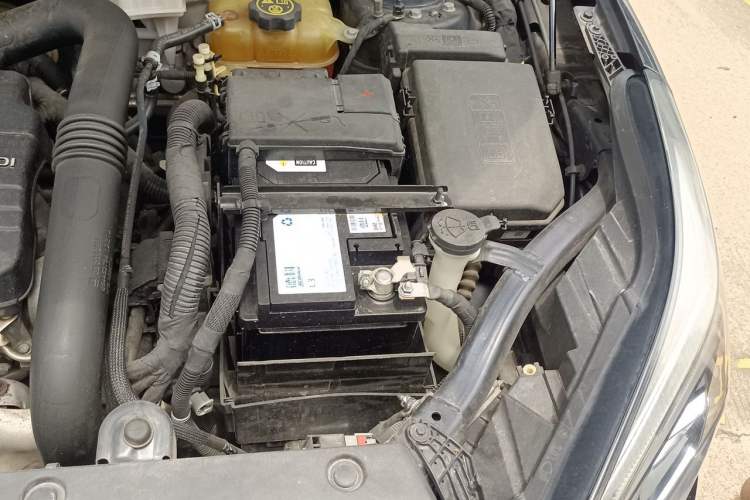 Used Buick Envision 2020 20T Two-Wheel Drive Luxury Model Engine Bay Left