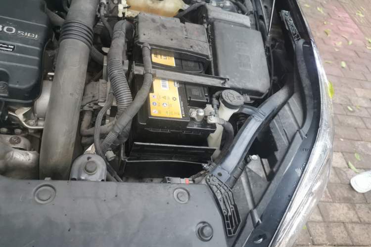 Used Buick Envision 2020 20T Two-Wheel Drive Leading Version Engine Bay Left
