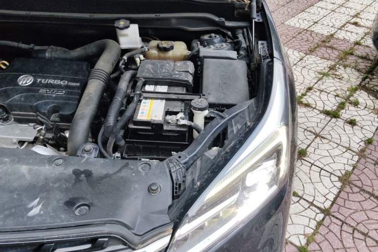 Used Buick Envision 2020 20T Two-Wheel Drive Leading Version Engine Bay Left