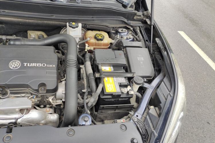 Used Buick Envision 2020 20T Two-Wheel Drive Elite Version Engine Bay Left