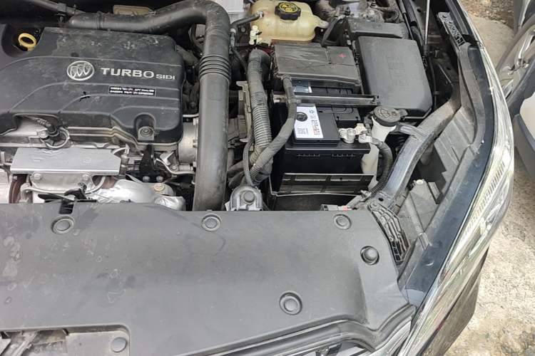 Used Buick Envision 2020 20T Two-Wheel Drive Luxury Model Engine Bay Left