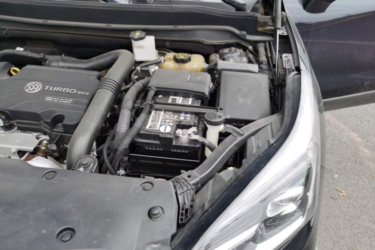 Used Buick Envision 2020 20T Two-Wheel Drive Luxury Model Engine Bay Left