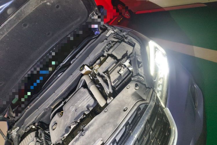 Used Buick Envision 2020 20T Two-Wheel Drive Luxury Model Engine Bay Left