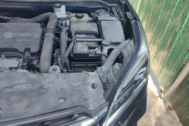 Used Buick Envision 2020 20T Two-Wheel Drive Elite Version Engine Bay Left