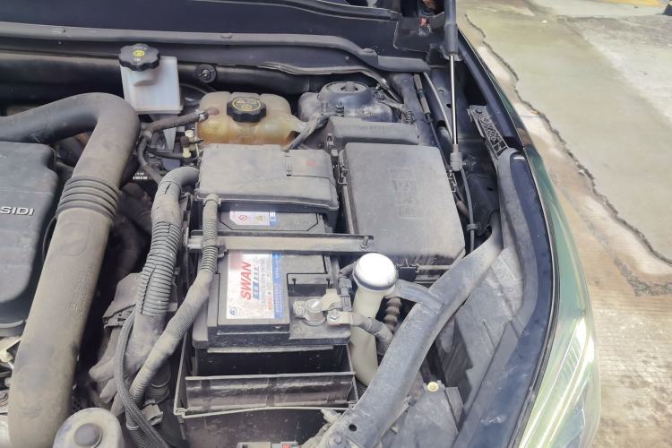 Used Buick Envision 2020 20T Two-Wheel Drive Elite Version Engine Bay Left