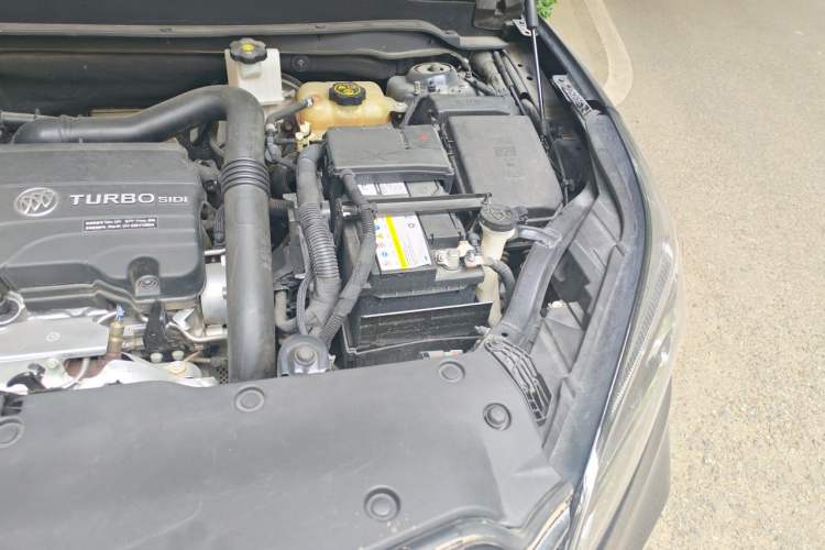 Used Buick Envision 2020 20T Two-Wheel Drive Elite Version Engine Bay Left