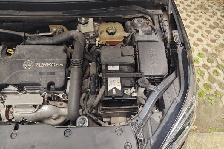 Used Buick Envision 2020 20T Two-Wheel Drive Elite Version Engine Bay Left