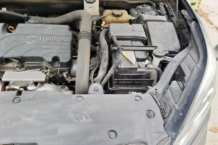 Used Buick Envision 2020 20T Two-Wheel Drive Elite Version Engine Bay Left