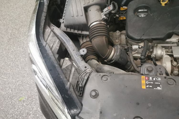 Used Buick Envision 2020 20T Two-Wheel Drive Leading Version Engine Bay Right