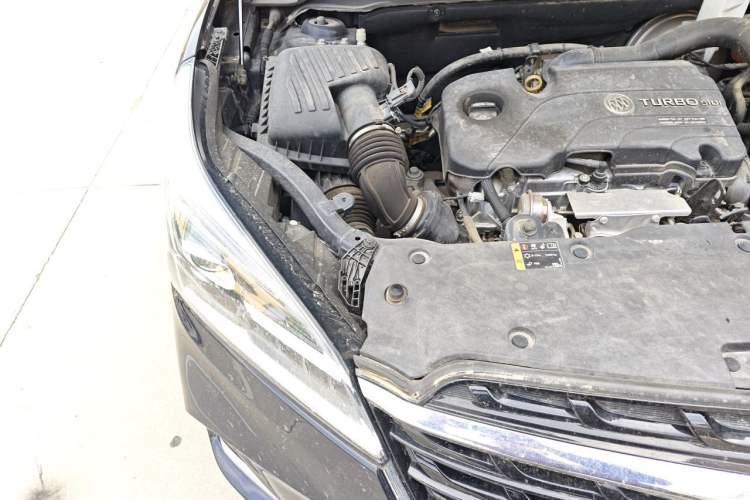 Used Buick Envision 2020 20T Two-Wheel Drive Elite Version Engine Bay Right