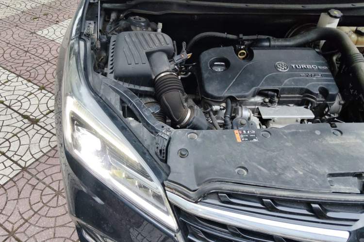 Used Buick Envision 2020 20T Two-Wheel Drive Leading Version Engine Bay Right