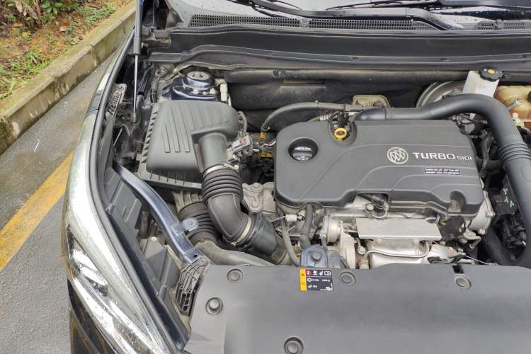 Used Buick Envision 2020 20T Two-Wheel Drive Elite Version Engine Bay Right