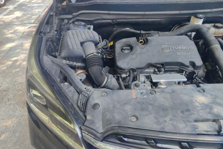 Used Buick Envision 2020 20T Two-Wheel Drive Elite Version Engine Bay Right