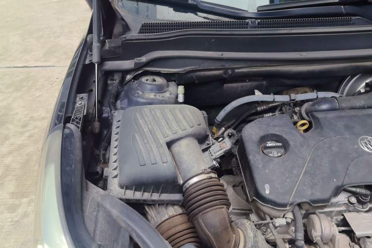 Used Buick Envision 2020 20T Two-Wheel Drive Elite Version Engine Bay Right
