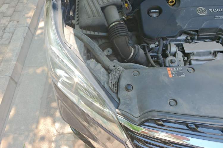 Used Buick Envision 2020 20T Two-Wheel Drive Elite Version Engine Bay Right