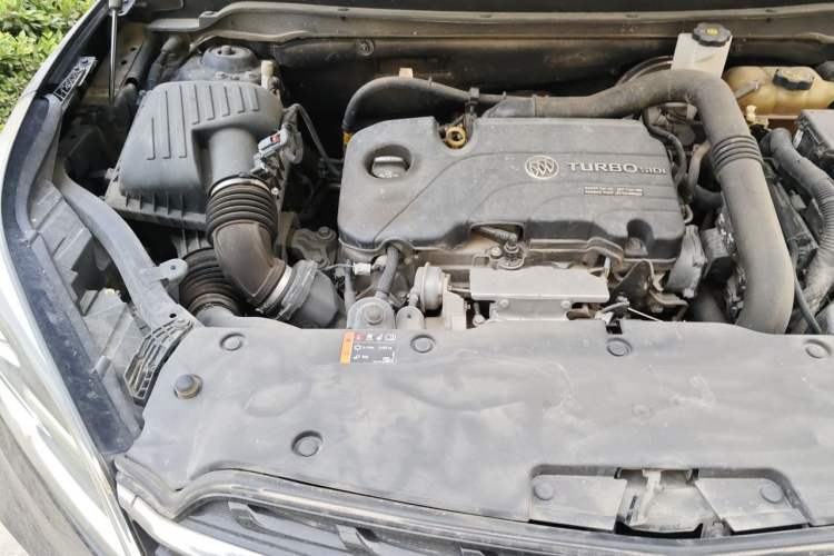 Used Buick Envision 2020 20T Two-Wheel Drive Elite Version Engine Bay Right