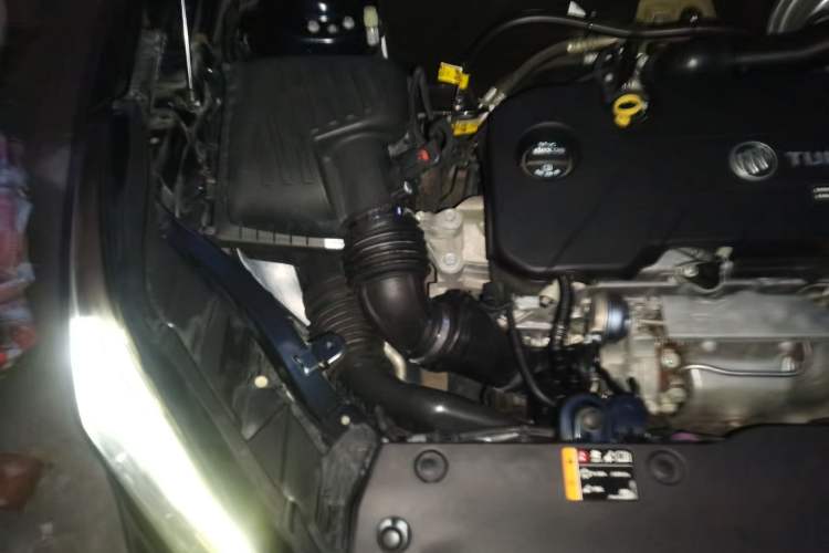 Used Buick Envision 2020 20T Two-Wheel Drive Leading Version Engine Bay Right