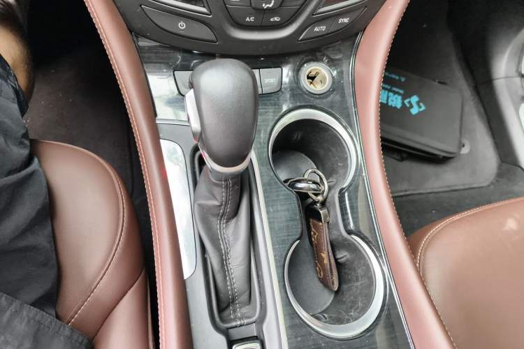 Used Buick Envision 2020 28T Four-Wheel Drive Elite Version Gear Lever