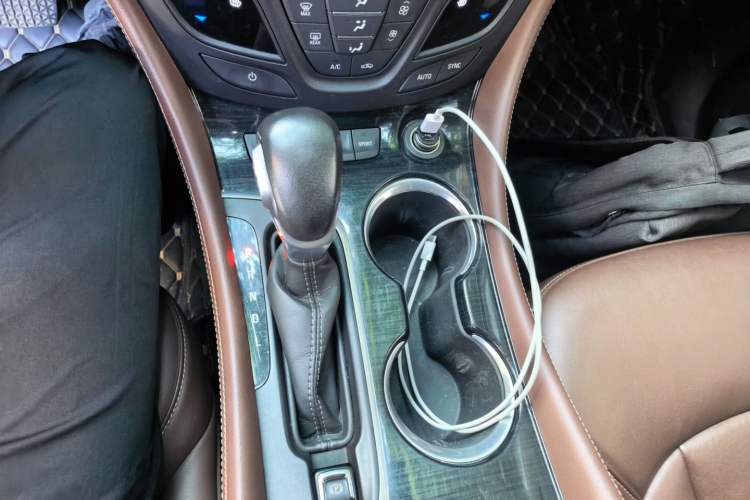 Used Buick Envision 2020 28T Four-Wheel Drive Elite Version Gear Lever