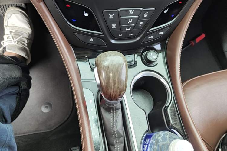 Used Buick Envision 2020 28T Four-Wheel Drive Elite Version Gear Lever