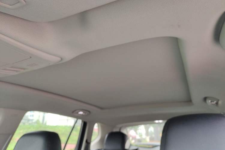 Used Buick Envision 2020 20T Two-Wheel Drive Elite Version Headliner