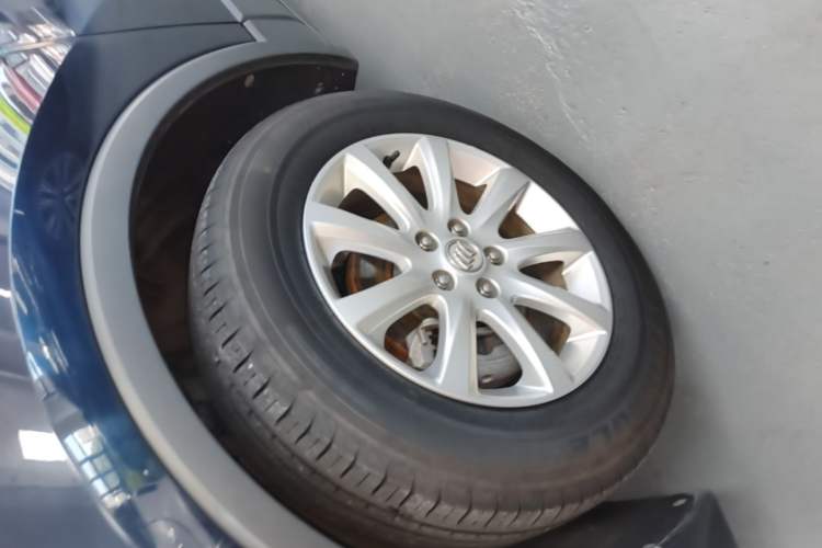 Used Buick Envision 2020 20T Two-Wheel Drive Leading Version Left Front Wheel Hub