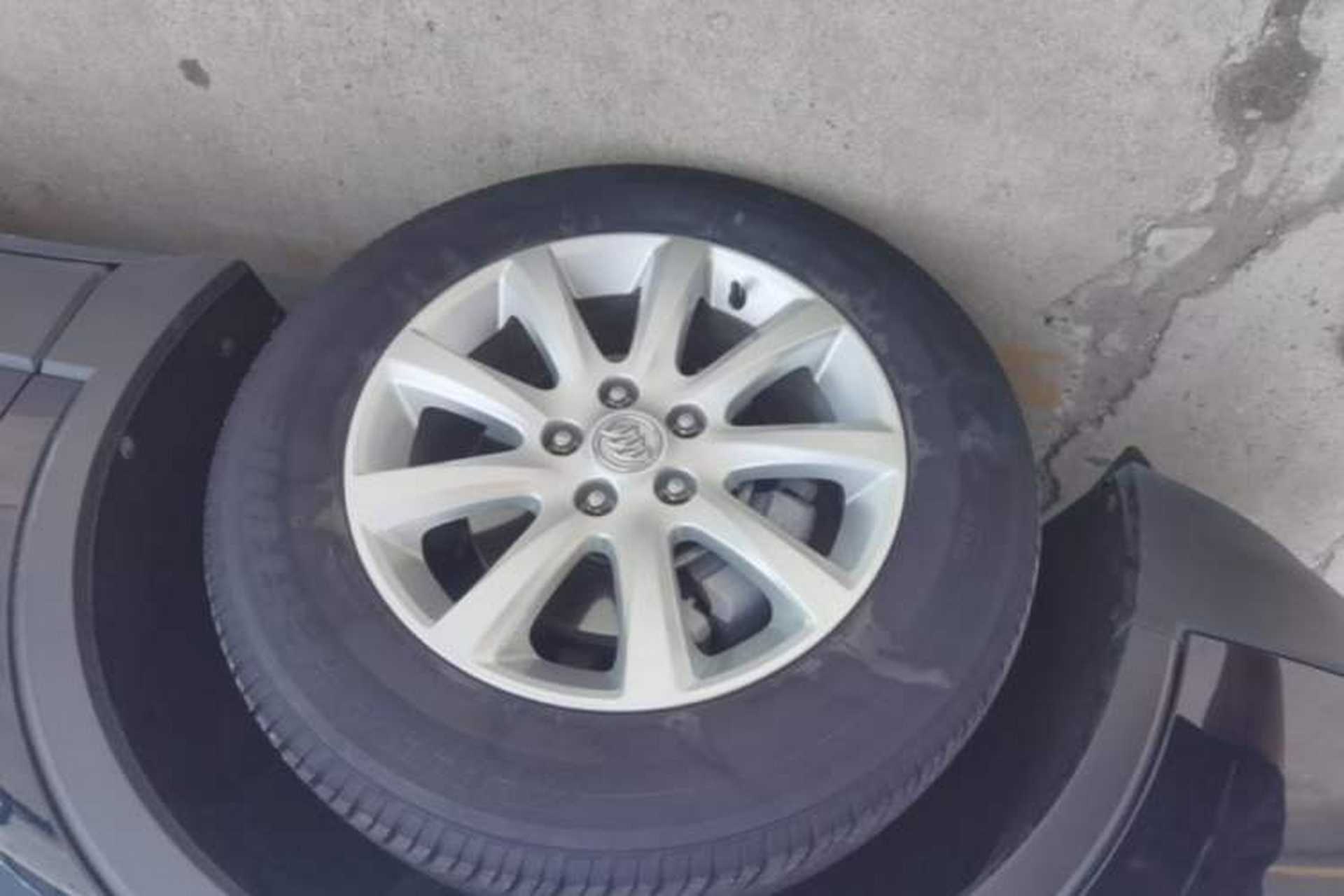 Used Buick Envision 2020 20T Two-Wheel Drive Elite Version Left Front Wheel Hub