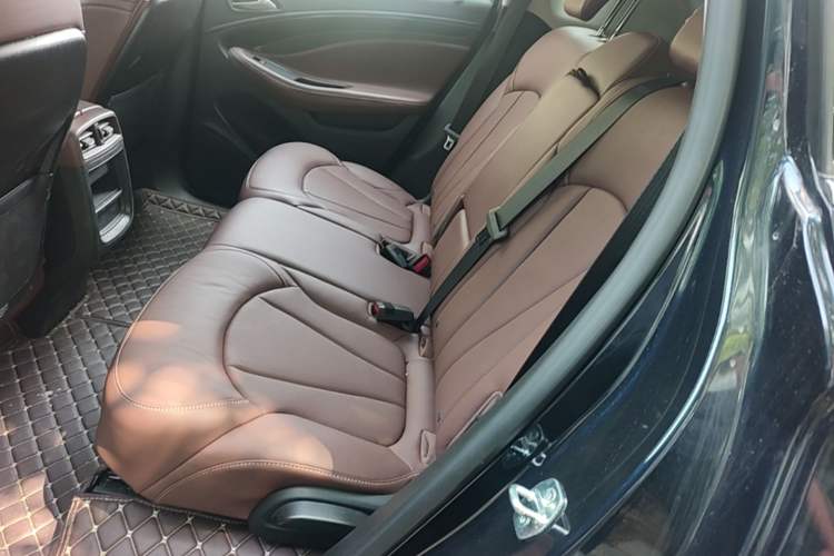 Used Buick Envision 2020 20T Two-Wheel Drive Luxury Model Left Rear Seat