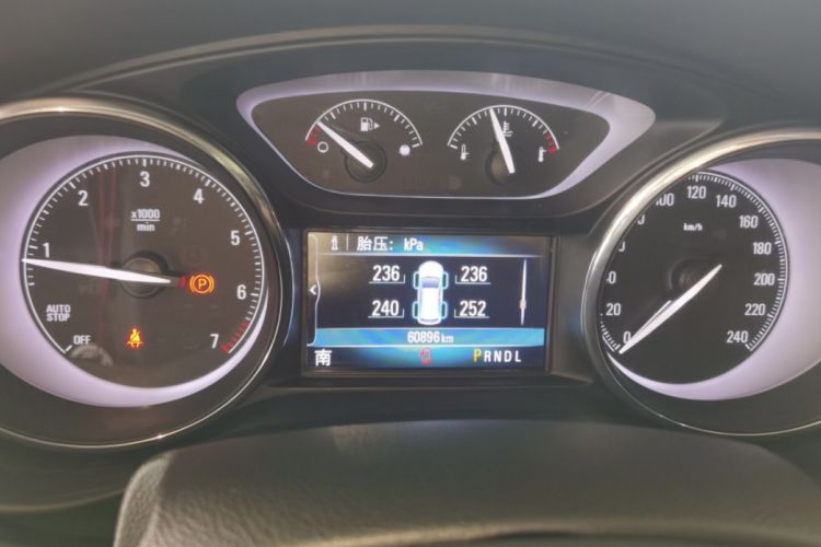 Used Buick Envision 2020 20T Two-Wheel Drive Luxury Model Odometer Close Up