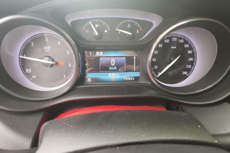 Used Buick Envision 2020 20T Two-Wheel Drive Luxury Model Odometer Close Up