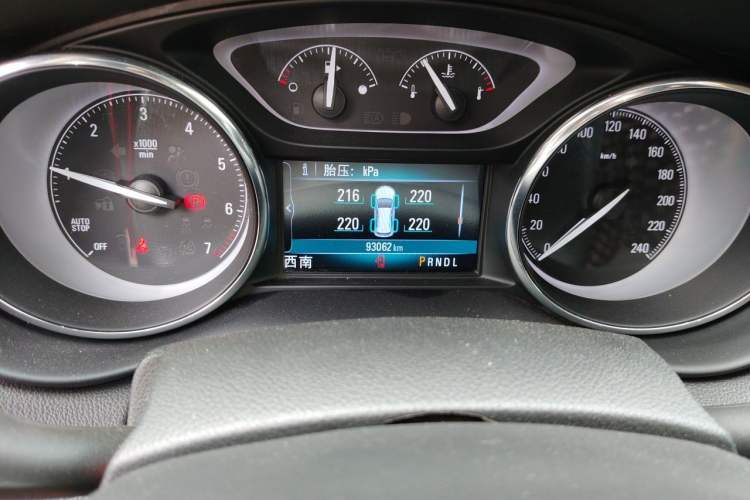 Used Buick Envision 2020 20T Two-Wheel Drive Leading Version Odometer Close Up