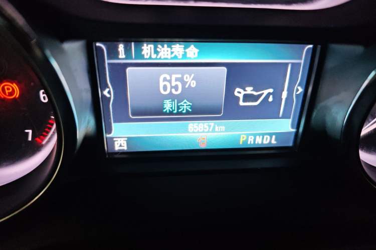 Used Buick Envision 2020 20T Two-Wheel Drive Luxury Model Odometer Close Up