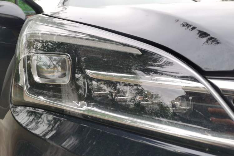 Used Buick Envision 2020 20T Two-Wheel Drive Luxury Model Right Front Headlight