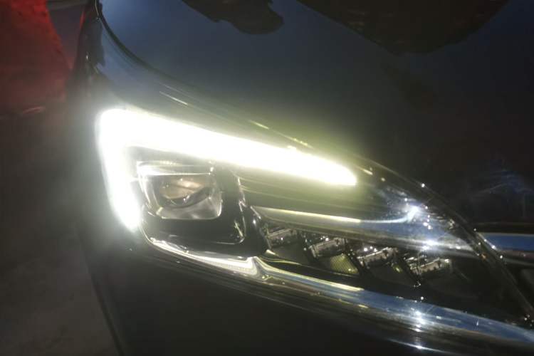 Used Buick Envision 2020 20T Two-Wheel Drive Leading Version Right Front Headlight