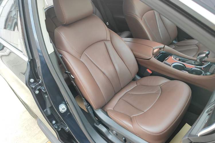 Used Buick Envision 2020 20T Two-Wheel Drive Luxury Model Right Front Seat