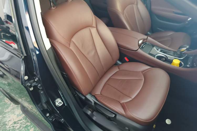 Used Buick Envision 2020 28T Four-Wheel Drive Millionth Anniversary Edition Right Front Seat