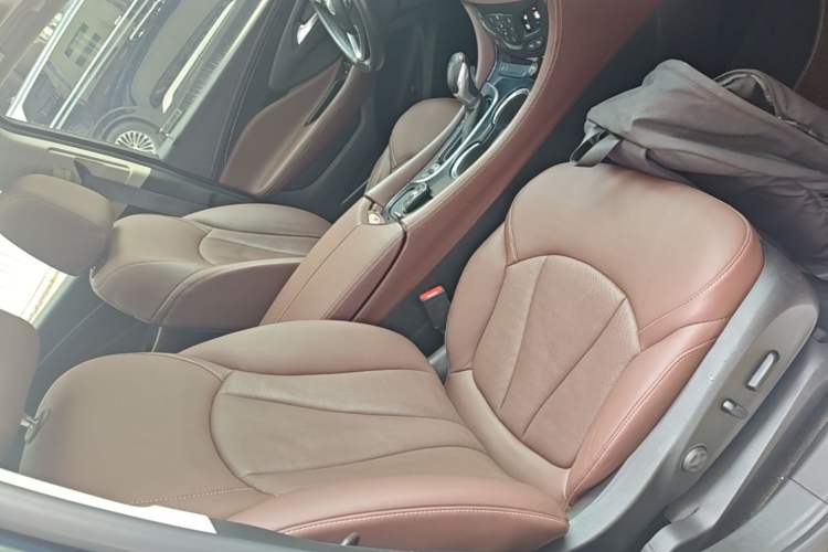 Used Buick Envision 2020 20T Two-Wheel Drive Luxury Model Right Front Seat