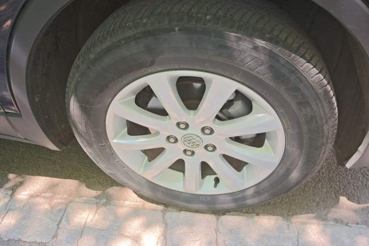 Used Buick Envision 2020 20T Two-Wheel Drive Elite Version Right Front Wheel Hub