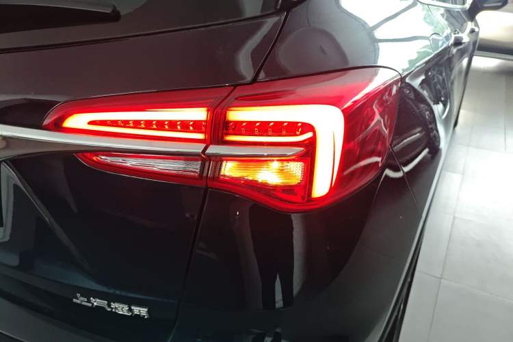 Used Buick Envision 2020 20T Two-Wheel Drive Elite Version Right Rear Taillight