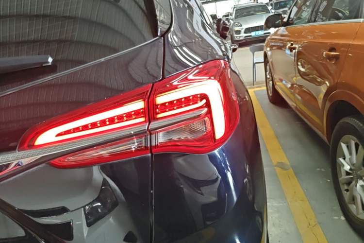 Used Buick Envision 2020 28T Four-Wheel Drive Elite Version Right Rear Taillight