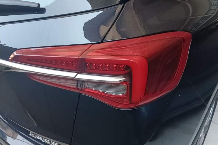 Used Buick Envision 2020 28T Four-Wheel Drive Elite Version Right Rear Taillight