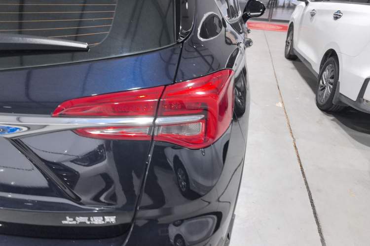 Used Buick Envision 2020 20T Two-Wheel Drive Elite Version Right Rear Taillight