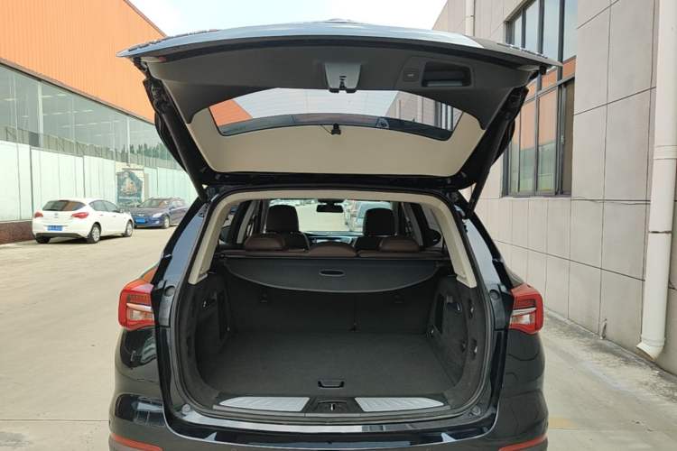 Used Buick Envision 2020 20T Two-Wheel Drive Luxury Model Trunk