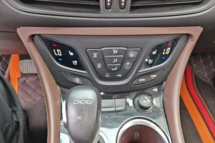 Used Buick Envision 2020 20T Two-Wheel Drive Luxury Model Audio And AC Panel