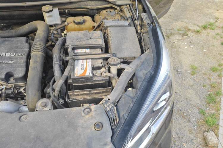 Used Buick Envision 2020 20T Two-Wheel Drive Elite Version Engine Bay Left
