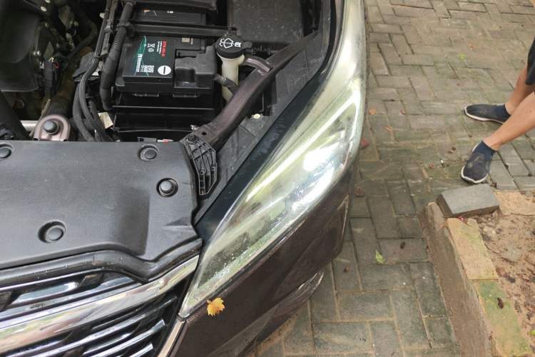 Used Buick Envision 2020 28T Four-Wheel Drive Luxury Version Engine Bay Left